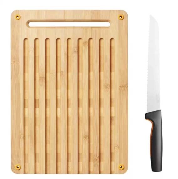 Fiskars Functional Form bambusz vágódeszka és kenyérvágó kés