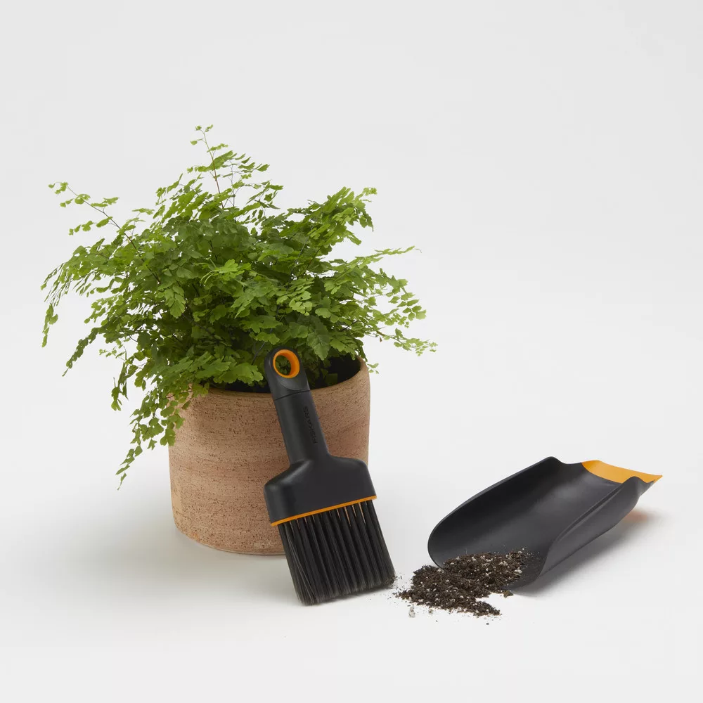 Fiskars Urban gardening mini lapát és seprű szett